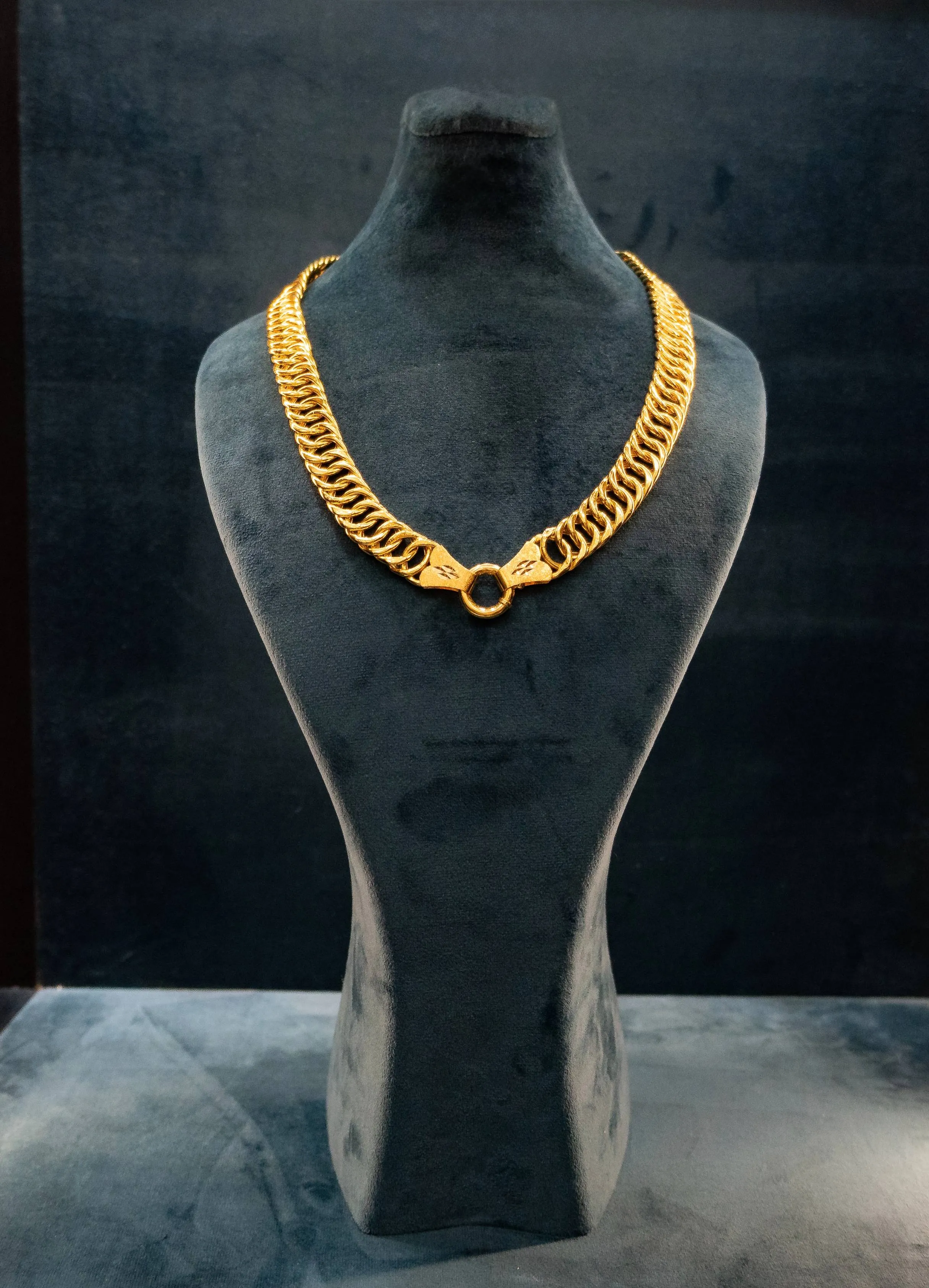 beautiful women gold chain  22 Karat 
