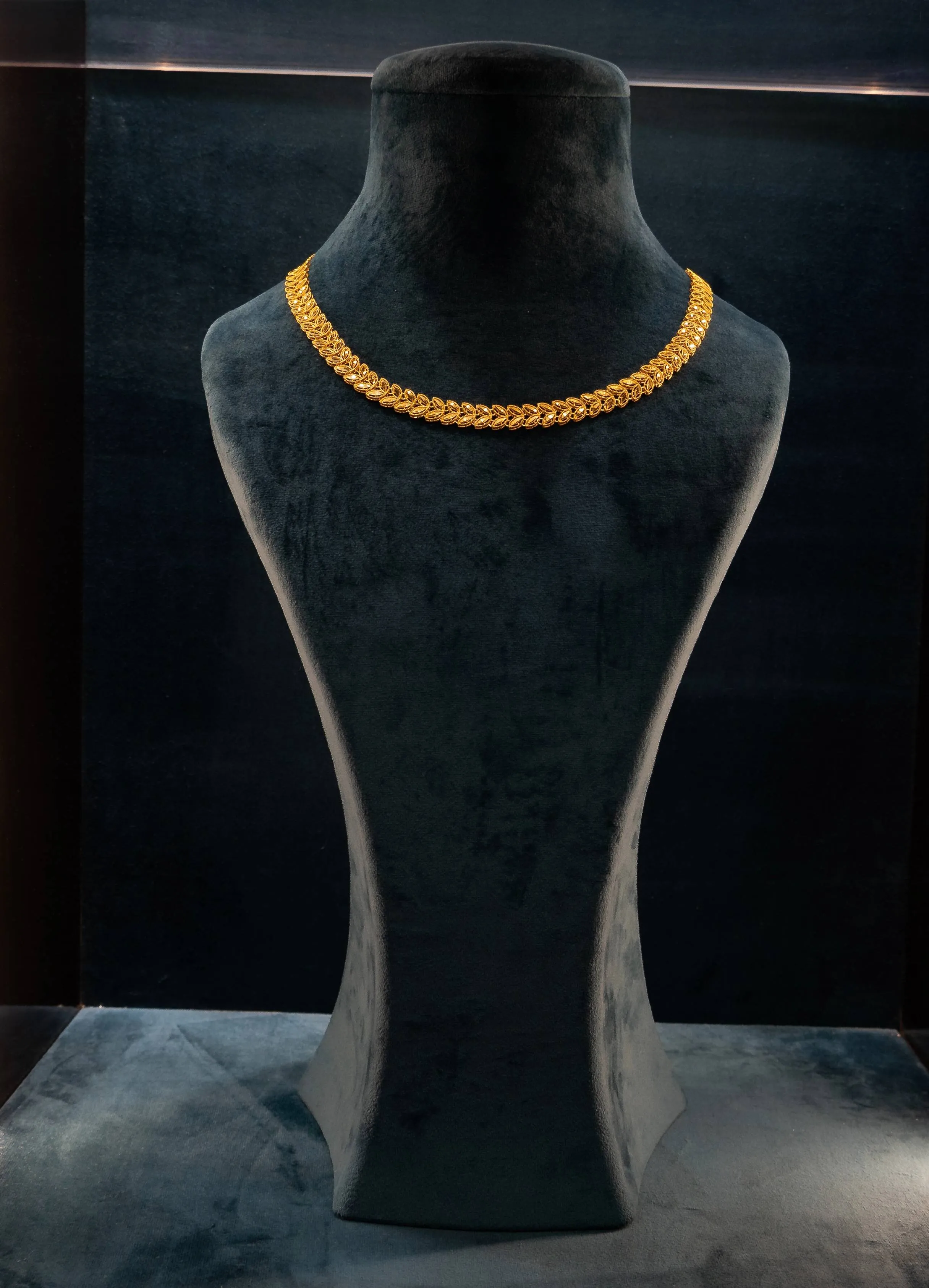 beautiful women gold chain  22 Karat 